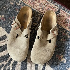 Birkenstock Boston Clogs • Beige Suede